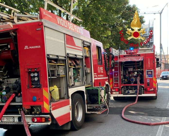 Garage in fiamme