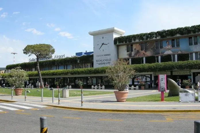 aeroporto pisa