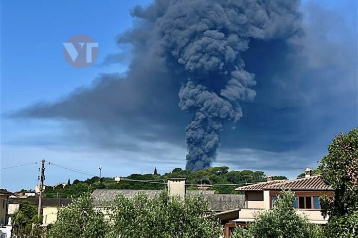 Colonna fumo nero